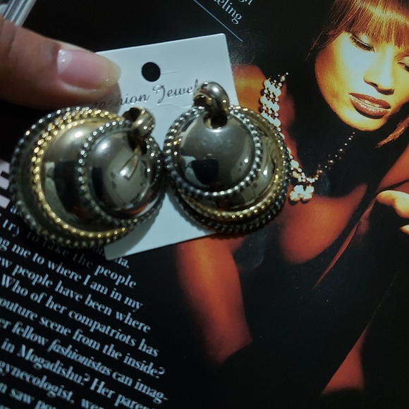 3/$35 Gold and silver earrings - Picture 1 of 5